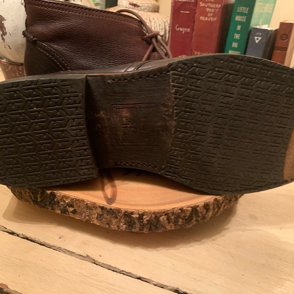 FRYE mens leather lace up boot. Size 10 1/2 - Picture 4 of 6